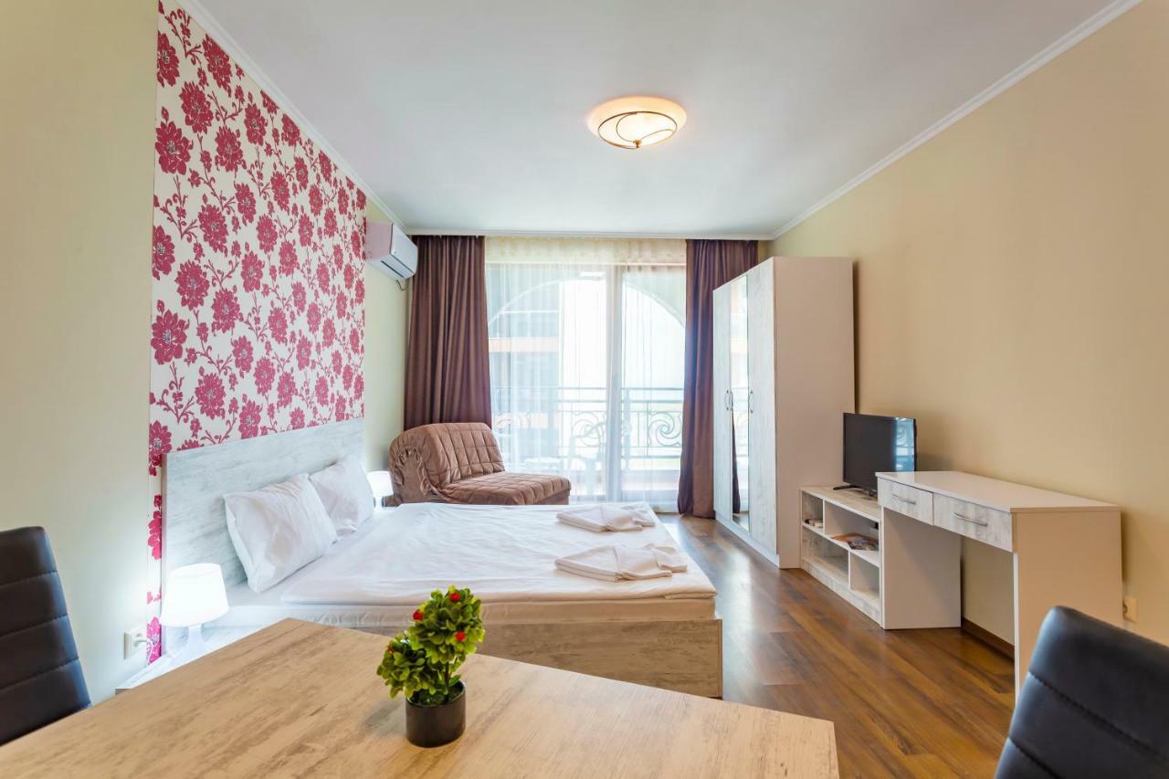Rose Gardens Apart Hotel Pomorie Bagian luar foto